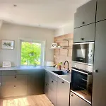 And Beautiful Sleeps 6 - 3 Bedrooms- Daire *