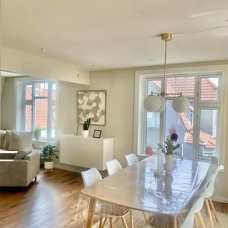 아파트 And Beautiful Sleeps 6 - 3 Bedrooms-