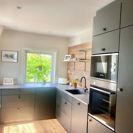 And Beautiful Sleeps 6 - 3 Bedrooms- 아파트 *