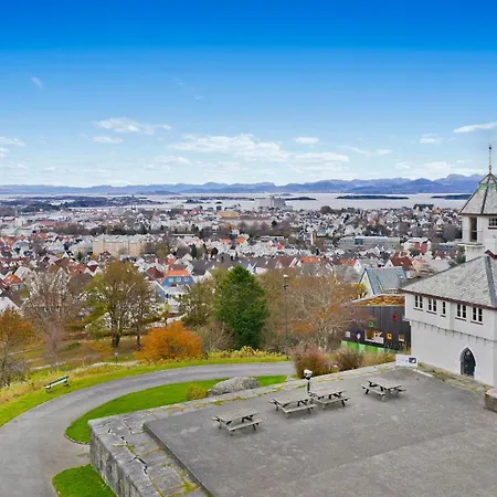 And Beautiful Sleeps 6 - 3 Bedrooms- Stavanger