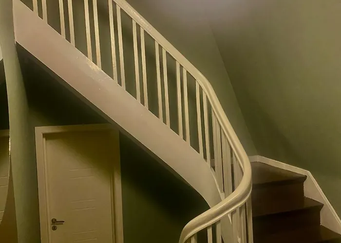 And Beautiful Sleeps 6 - 3 Bedrooms-