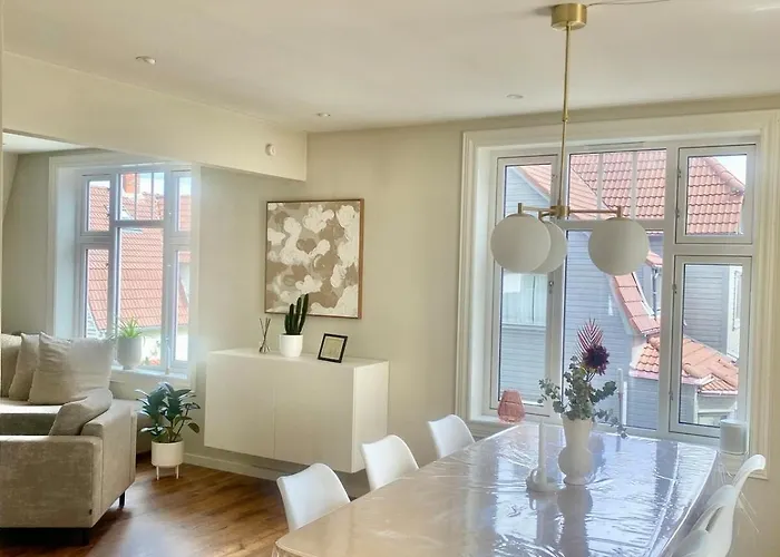 Lägenhet And Beautiful Sleeps 6 - 3 Bedrooms-