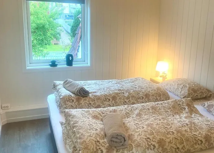 Lägenhet And Beautiful Sleeps 6 - 3 Bedrooms-